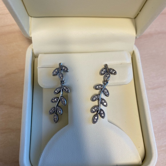 Brand New Sterling Silver “Grape Vine Earrings” - Picture 3 of 4